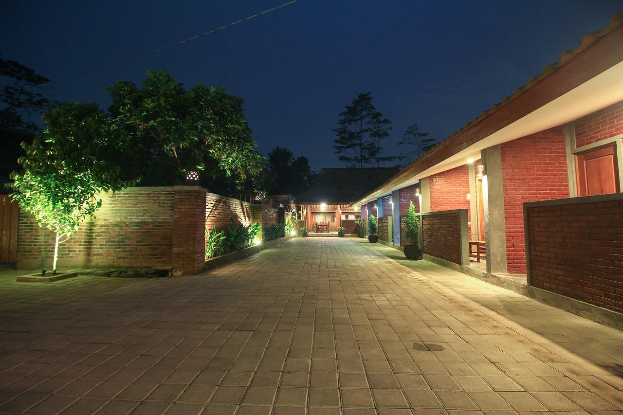 Wahid Borobudur Hotel Magelang Bagian luar foto